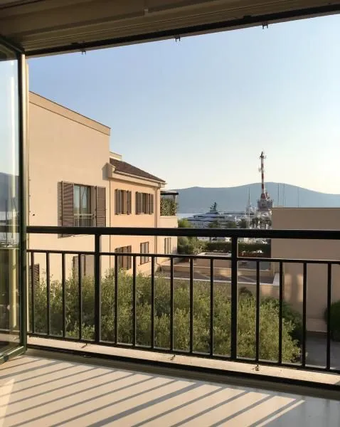 Sale, one bedroom apartment, 146m², Centar, Tivat