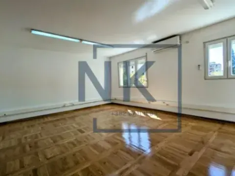 Izdavanje, poslovni prostor, 74m², Lepa Kata, Podgorica