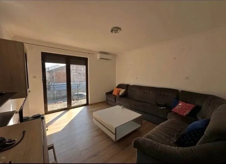 Izdavanje, dvosoban stan, 75m², Zagorič, Podgorica