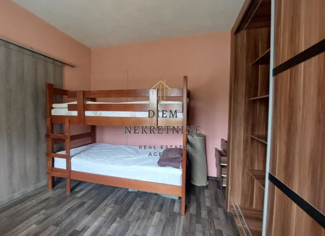 Izdavanje, dvosoban stan, 70m², Škaljari, Kotor
