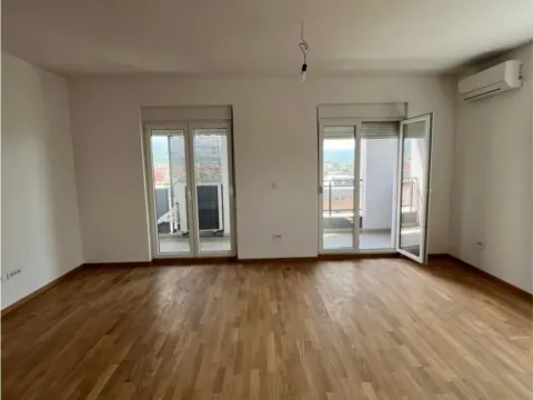 Prodaja, trosoban stan, 106m², Stari Aerodrom, Podgorica - image 4