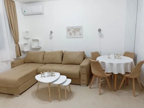 Sale, studio apartment, 24m², Autobuska stanica, Podgorica