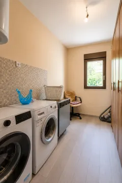 Rent, three bedroom apartment, 140m², Škaljari, Kotor - image 6