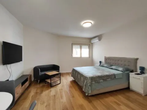 Sale, studio apartment, 33m², Central Point, Podgorica - image 2