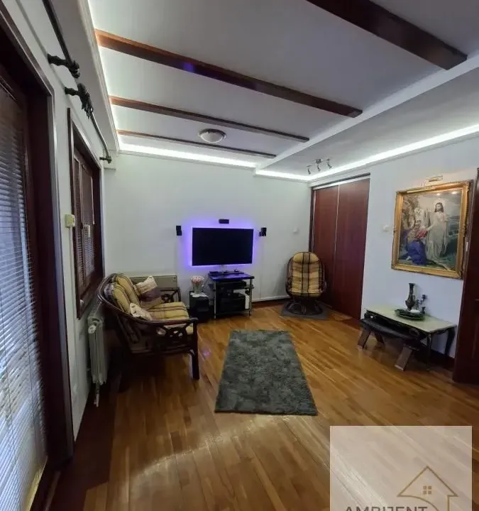 Sale, four bedroom apartment, 104m², Stari Grad, Beograd