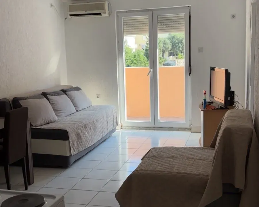 Izdavanje, jednosoban stan, 43m², Rafailovići, Budva