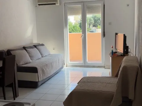 Rent, one bedroom apartment, 43m², Rafailovići, Budva - image 1