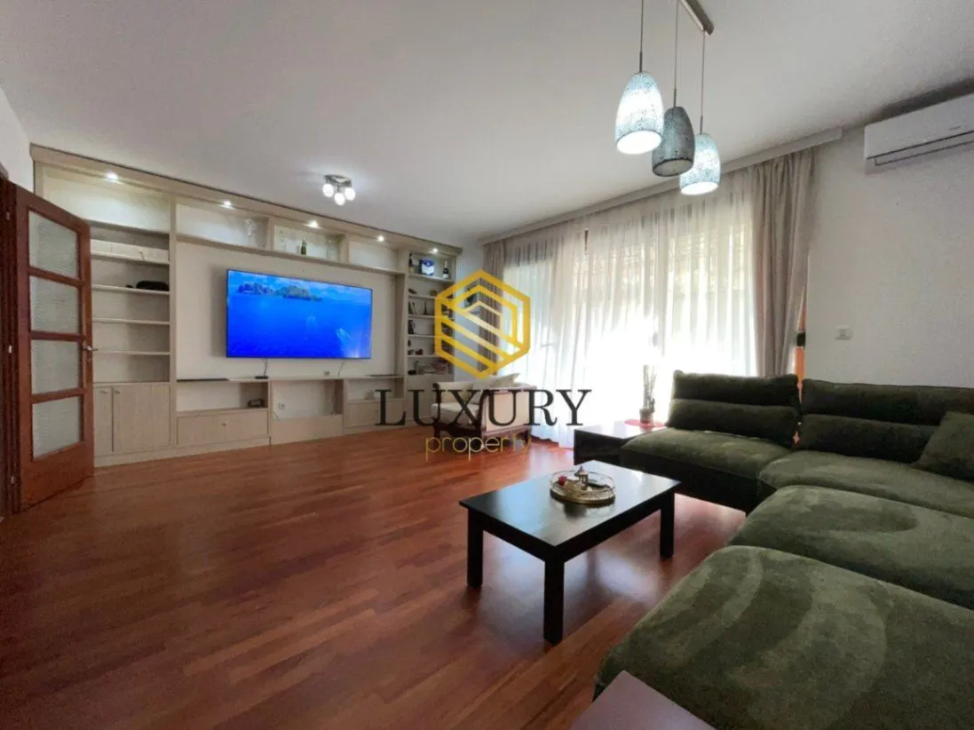 Prodaja, dvosoban stan, 90m², Centar, Podgorica