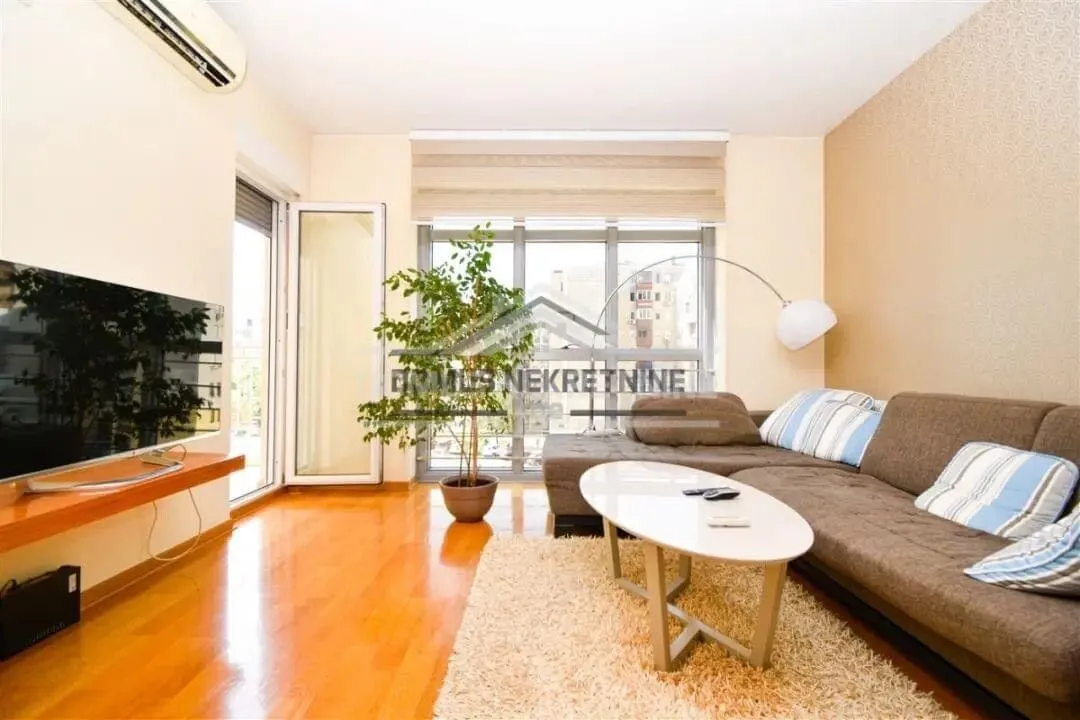 Rent, three bedroom apartment, 100m², Blok 6, Podgorica