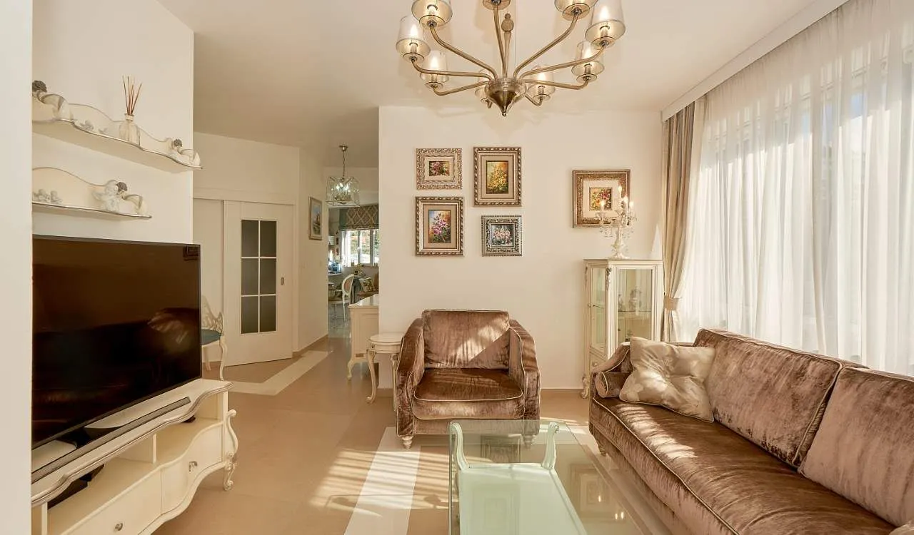 Prodaja, trosoban stan, 150m², Budva, Crna Gora