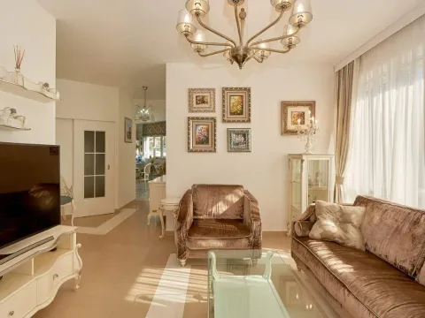 Prodaja, trosoban stan, 150m², Budva, Crna Gora - image 1