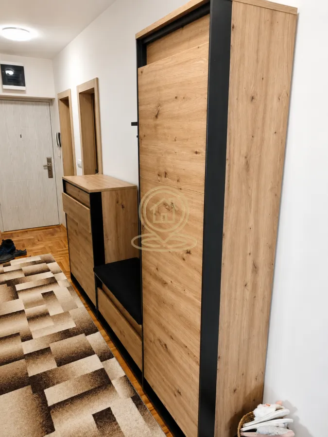 Izdavanje, dvosoban stan, 70m², Pantelej, Niš