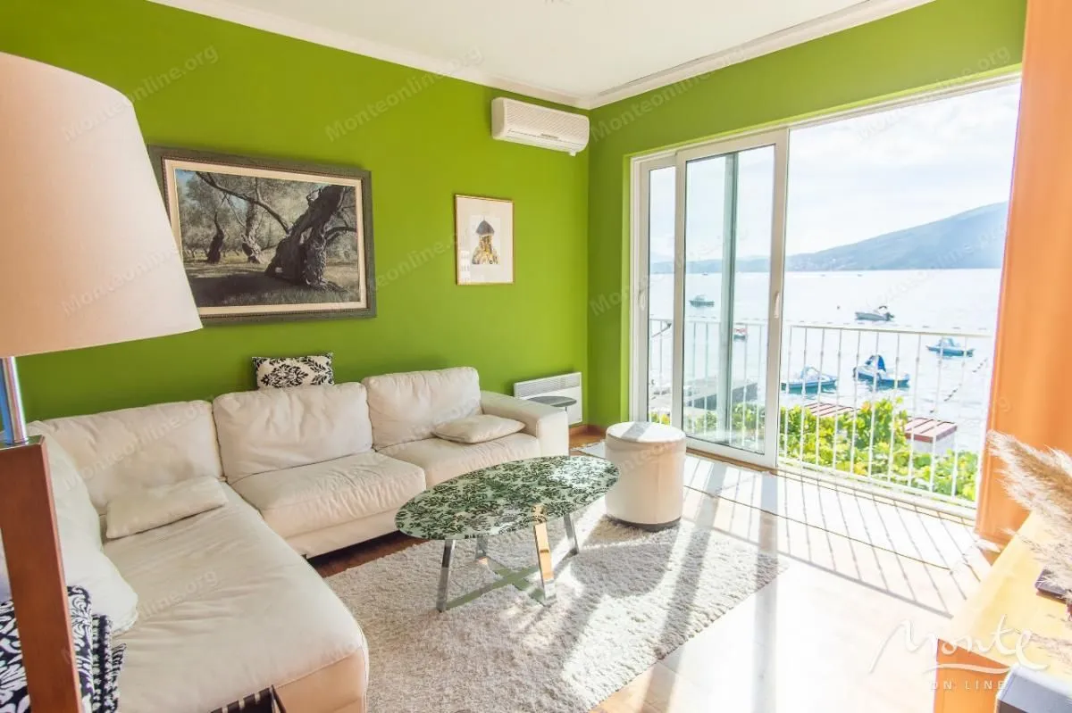 Prodaja, dvosoban stan, 42m², Đenovići, Herceg Novi