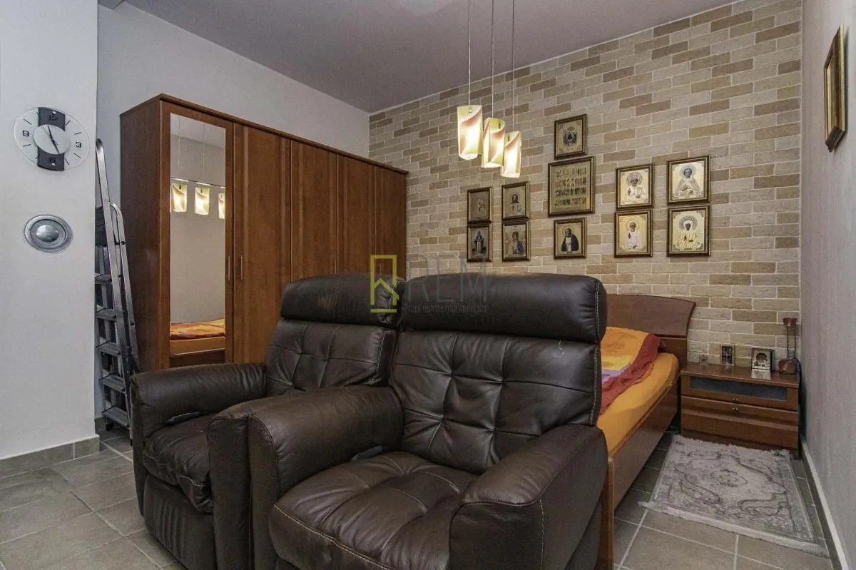 Prodaja, kuća, 400m², Danilovgrad, Crna Gora