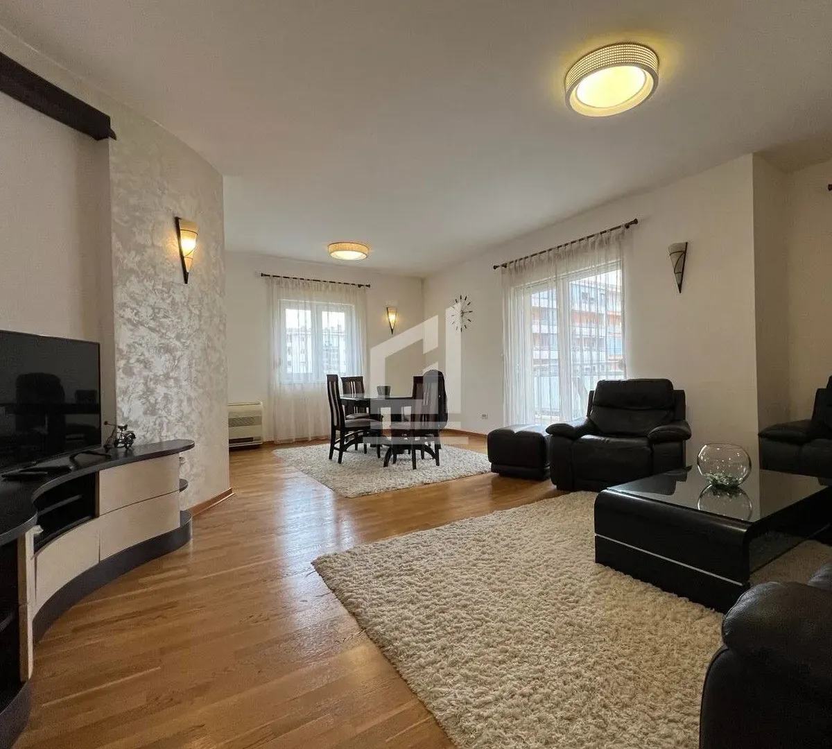 Izdavanje, trosoban stan, 120m², City Kvart, Podgorica