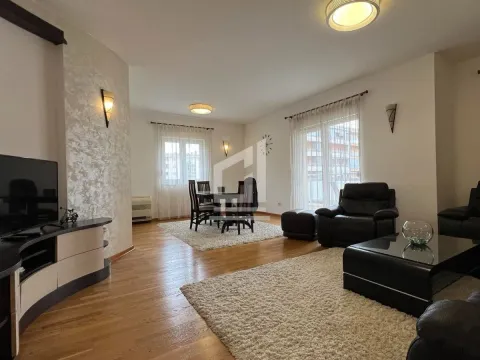 Izdavanje, trosoban stan, 120m², City Kvart, Podgorica - image 1