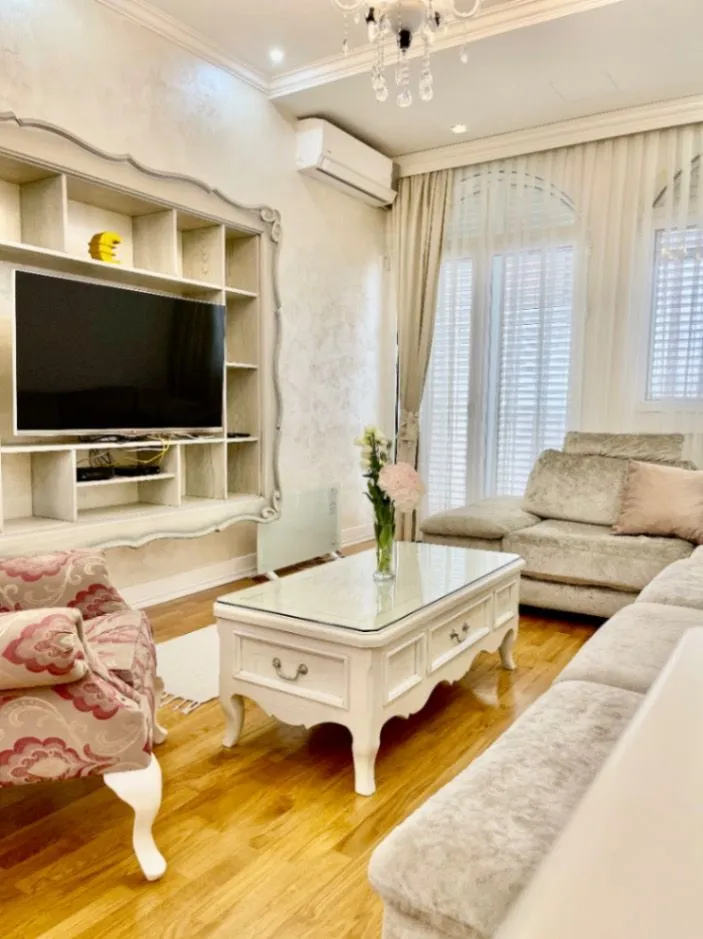 Izdavanje, trosoban stan, 110m², Rozino, Budva