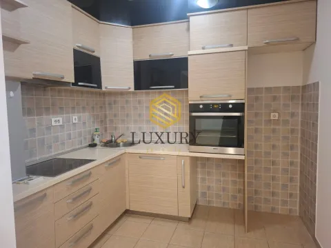 Izdavanje, dvosoban stan, 80m², City Kvart, Podgorica - image 1