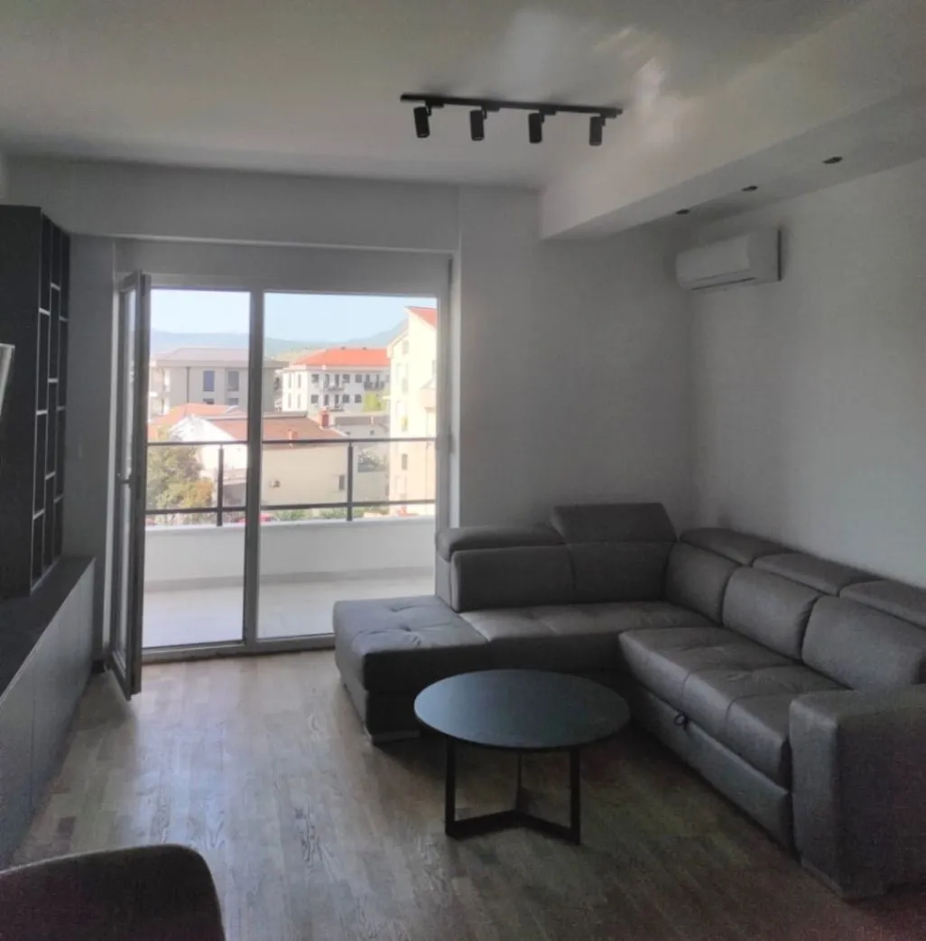Izdavanje, dvosoban stan, 65m², Zabjelo, Podgorica
