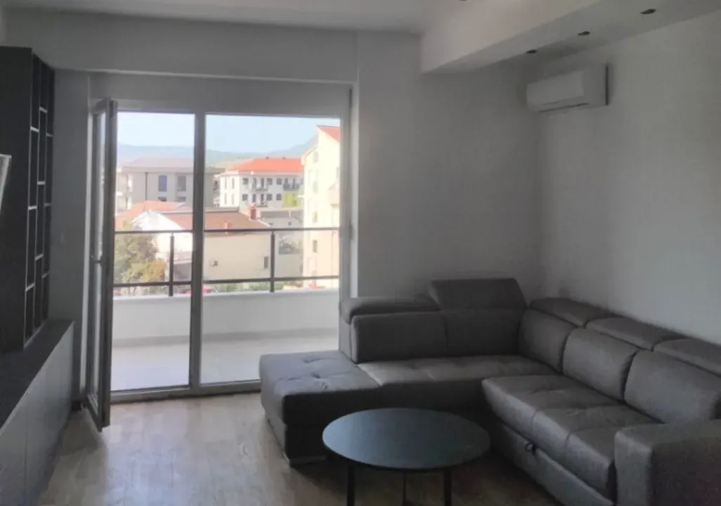 Izdavanje, dvosoban stan, 65m², Zabjelo, Podgorica