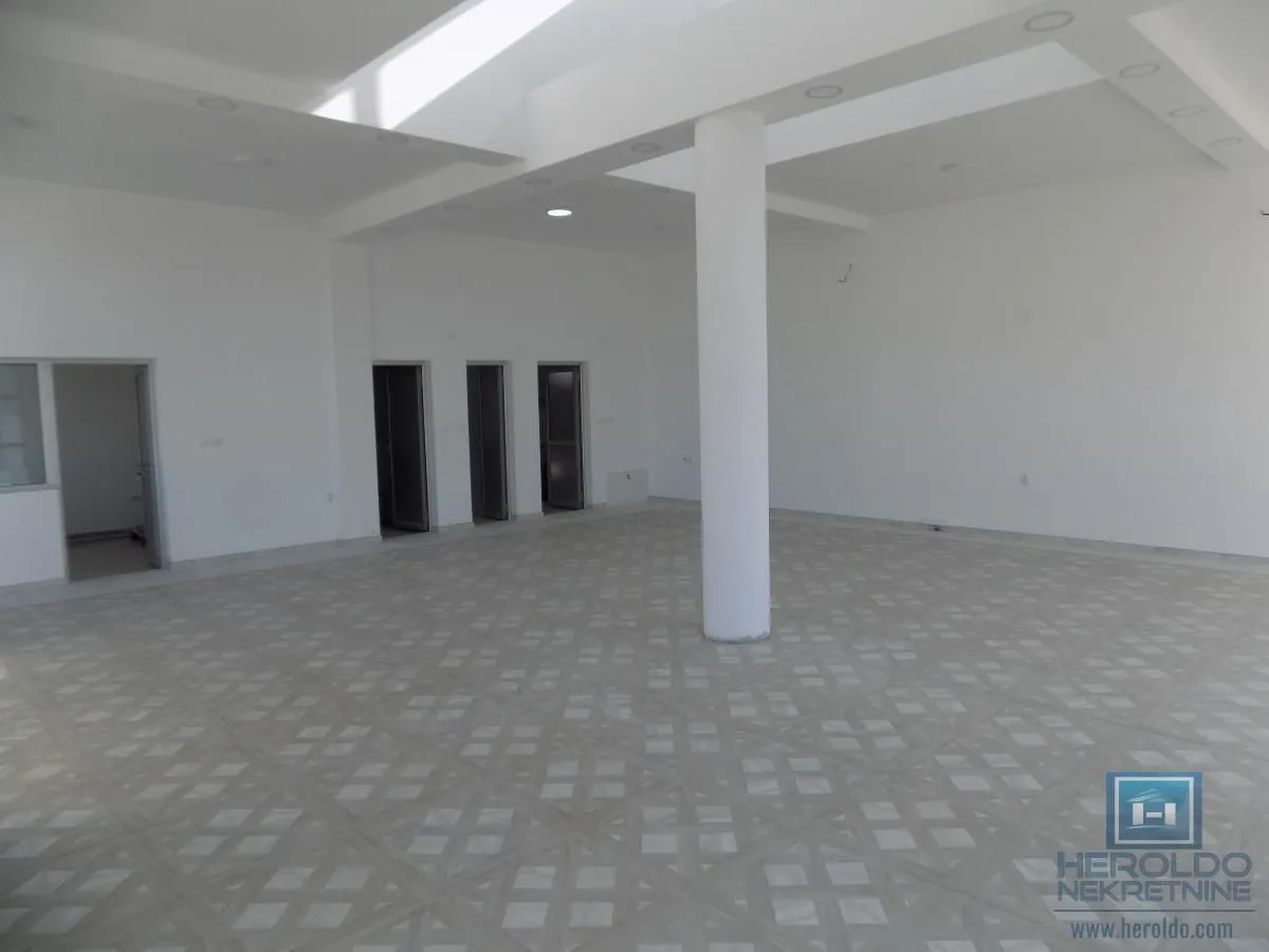 Izdavanje, poslovni prostor, 154m², Paraćin, Srbija