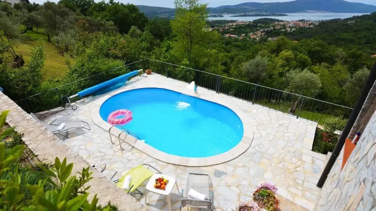 Izdavanje, stan, 60m², Kotor, Crna Gora