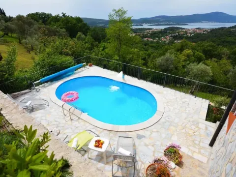 Izdavanje, stan, 60m², Kotor, Crna Gora