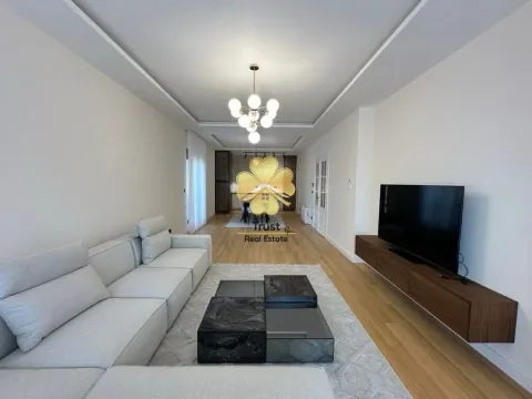 Izdavanje, trosoban stan, 120m2, Gorica C, Podgorica Izdavanje, trosoban stan, 120m2, Gorica C, Podgorica
