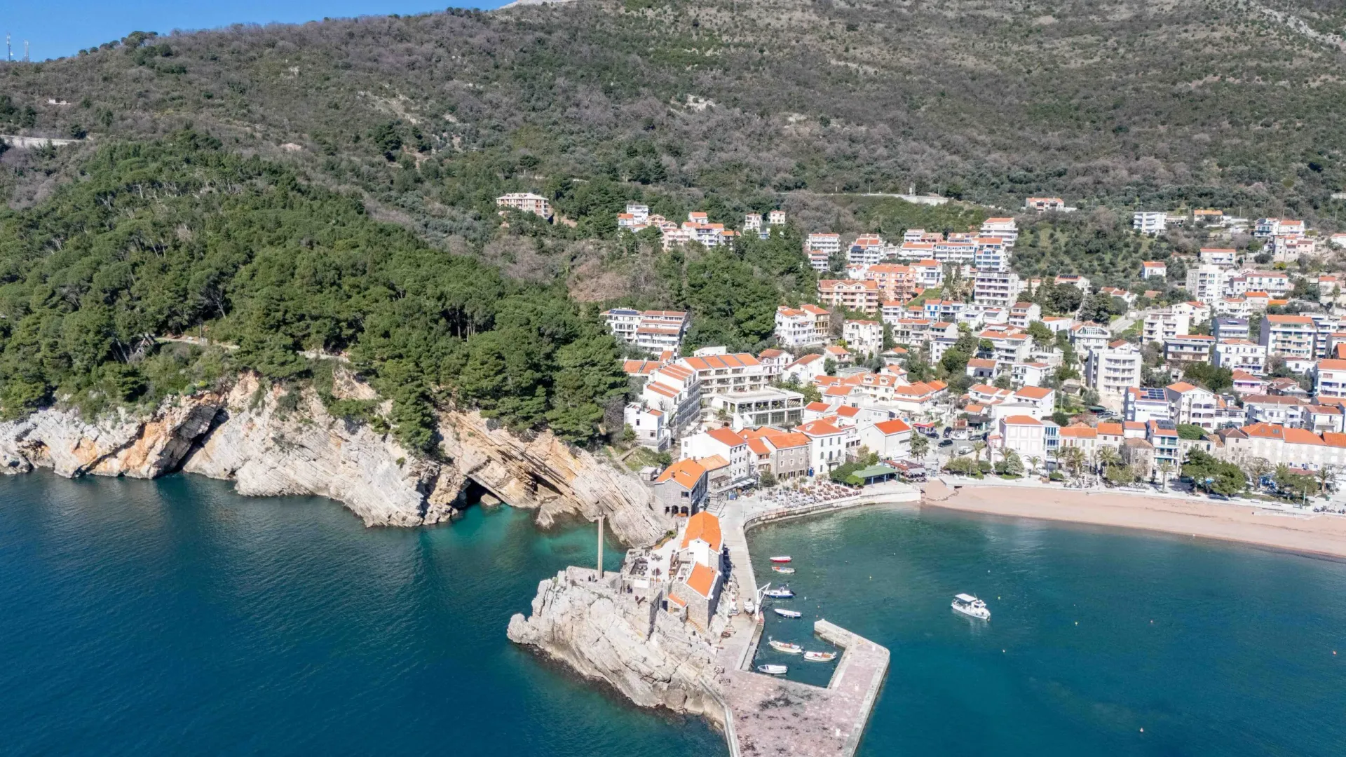 Sale, two bedroom apartment, 81m², Petrovac, Budva
