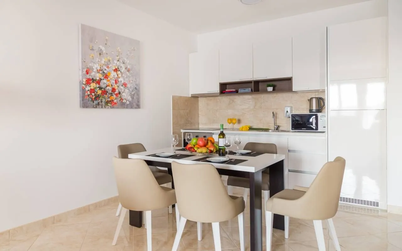 Sale, one bedroom apartment, 73m², Bečići, Budva