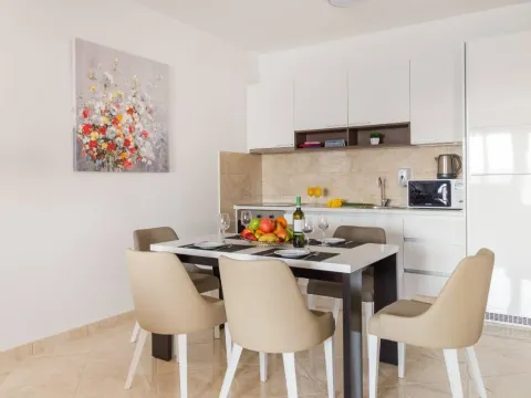 Sale, one bedroom apartment, 73m², Bečići, Budva - image 1