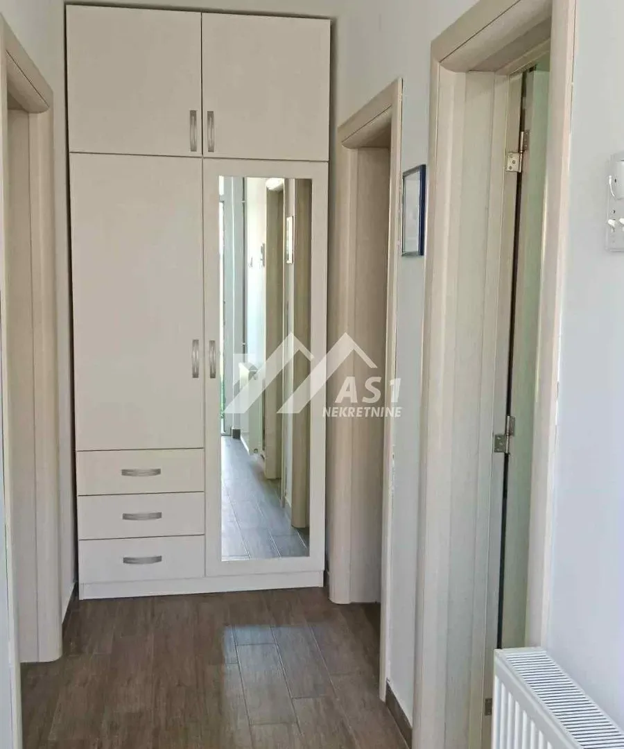 Izdavanje, trosoban stan, 74m², Vidovdansko naselje, Novi Sad Sve Podlokacije