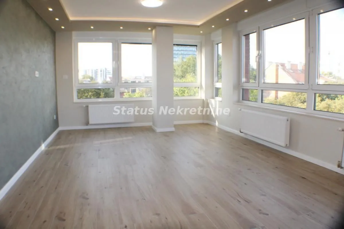 Izdavanje, četvorosoban stan, 101m², Stari grad, Novi Sad
