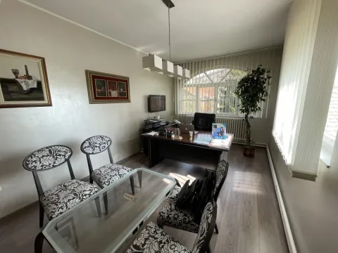 Rent, office space, 120m², Banatić, Novi Sad Sve Podlokacije - image 2