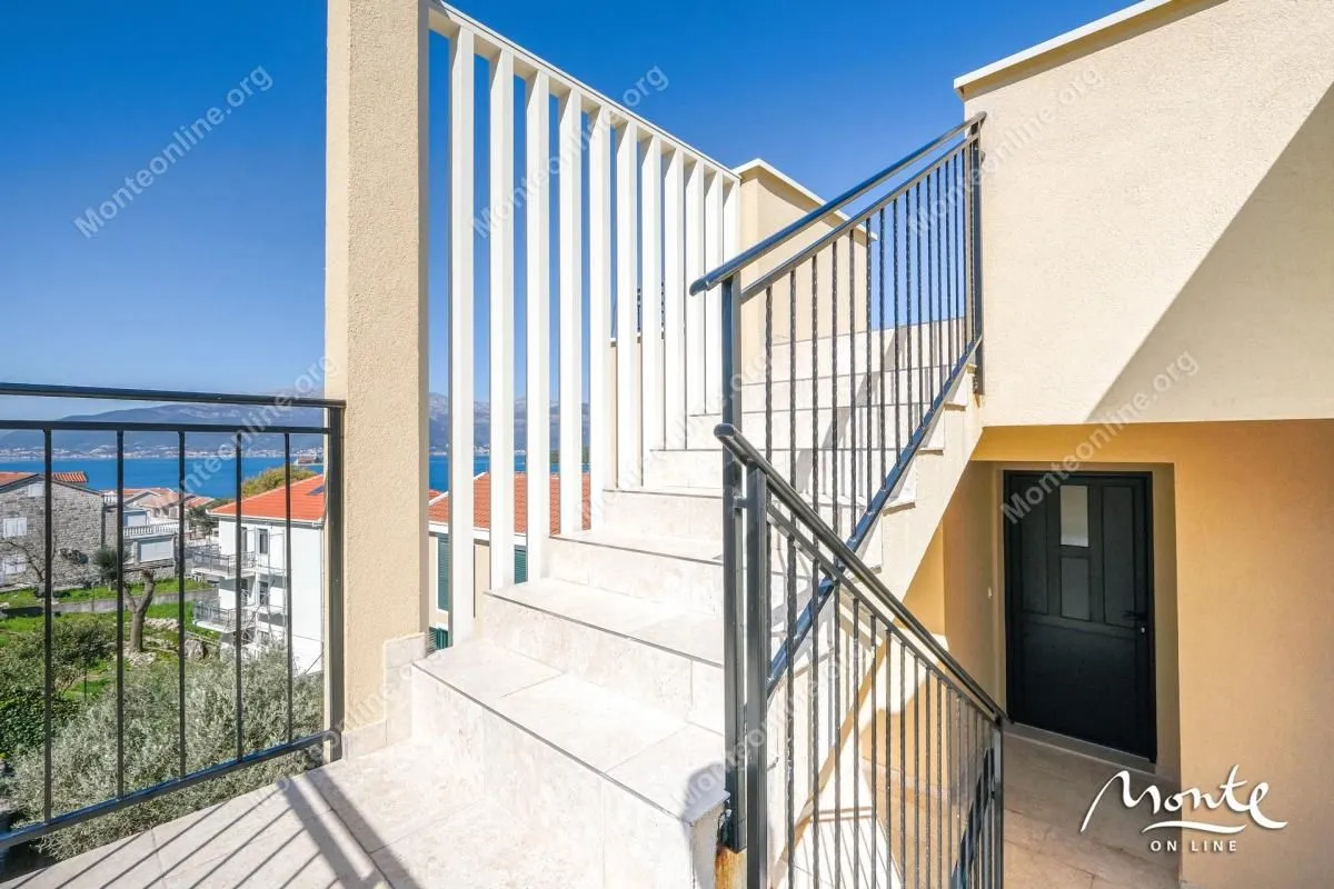 Prodaja, trosoban stan, 96m², Krašići, Tivat