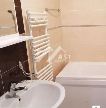Izdavanje, trosoban stan, 87m², Bulevar Evrope, Novi Sad Sve Podlokacije - image 6