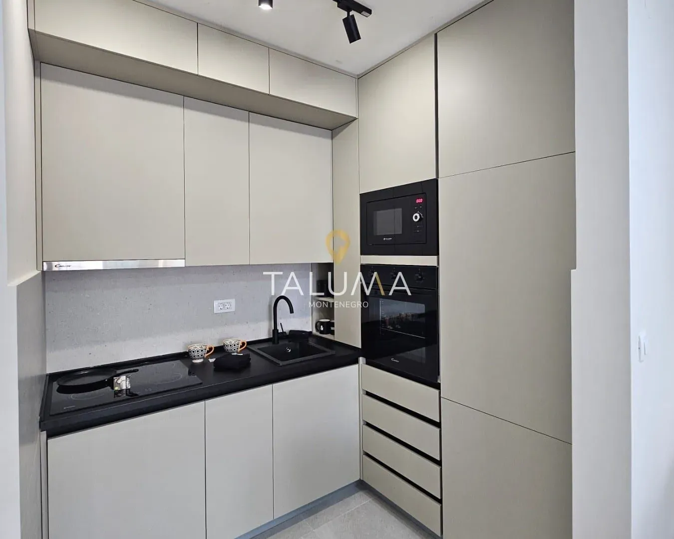 Izdavanje, jednosoban stan, 40m², City Kvart, Podgorica