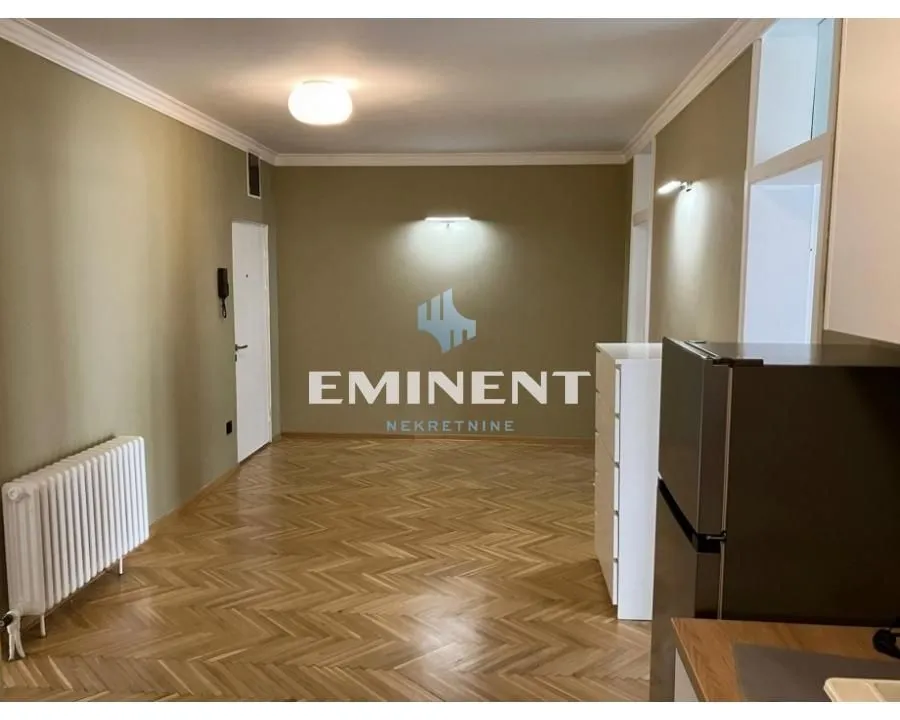 Izdavanje, trosoban stan, 80m², Slavija, Vračar Sve Podlokacije