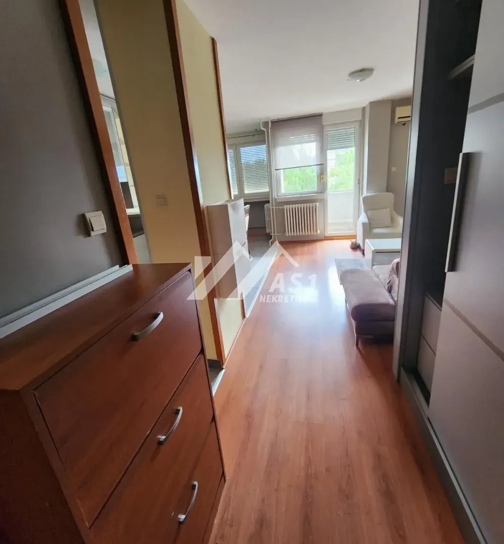Izdavanje, trosoban stan, 70m², Liman 2, Novi Sad Sve Podlokacije
