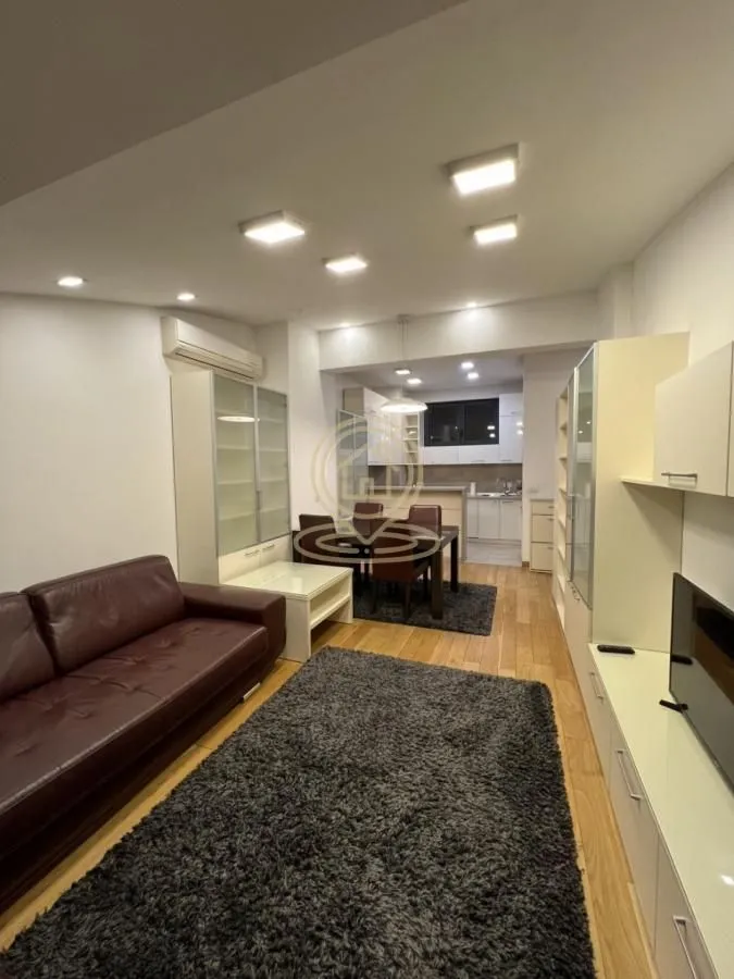 Izdavanje, trosoban stan, 87m², Palilula Sve Podlokacije, Beograd