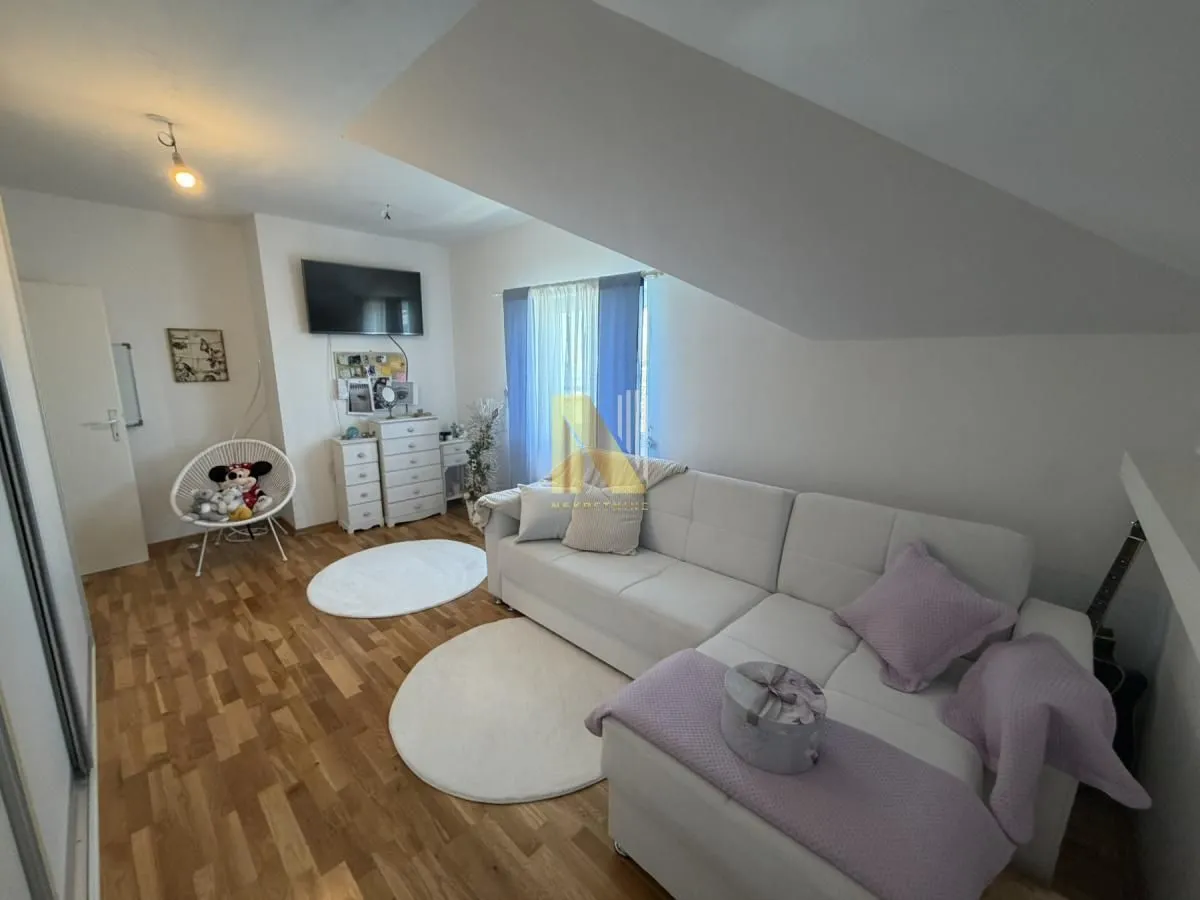 Izdavanje, kuća, 200m², Tatarsko brdo, Petrovaradin