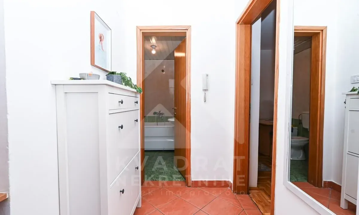 Rent, studio apartment, 28m², Krivi Most, Podgorica