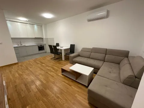 Izdavanje, dvosoban stan, 64m², City Kej, Podgorica - image 3