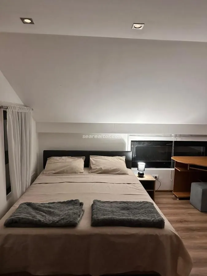 Izdavanje, trosoban stan, 130m², Centar, Tivat
