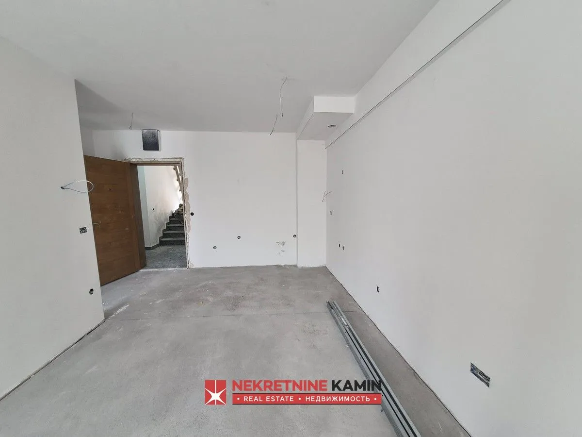 Prodaja, jednosoban stan, 42m², Podkošljun, Budva