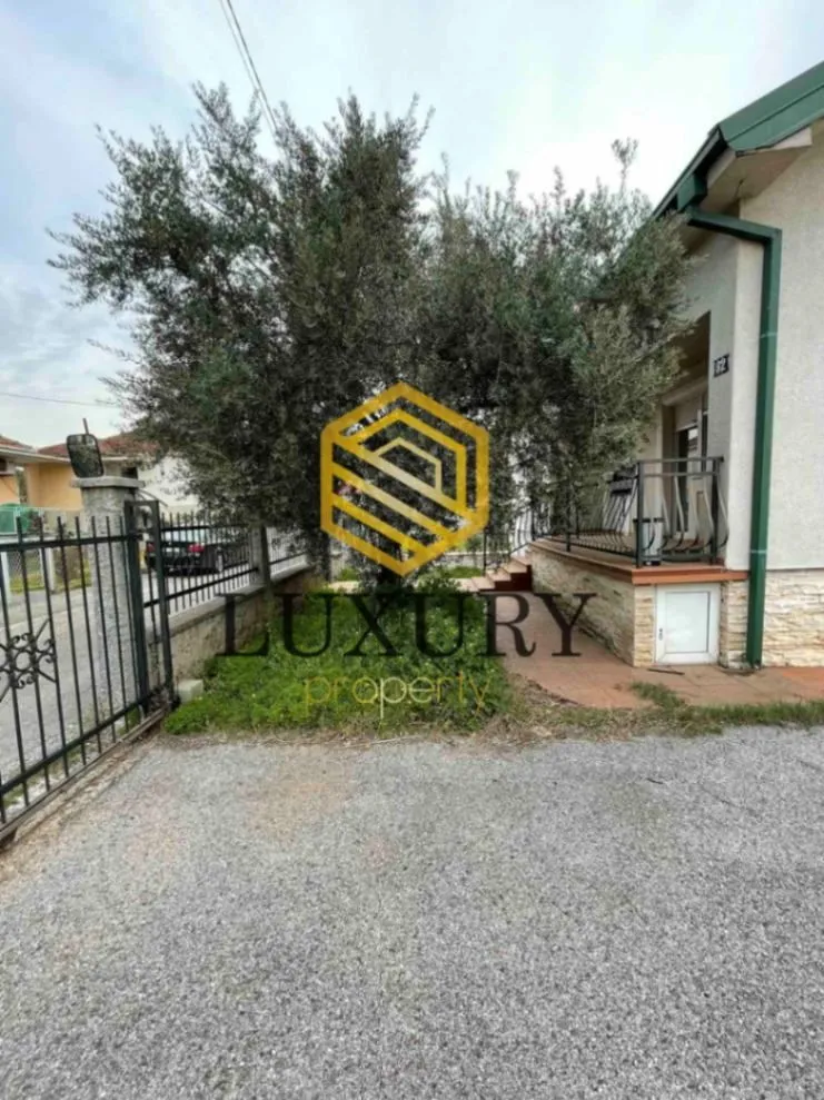 Prodaja, kuća, 230m², Blok 5, Podgorica