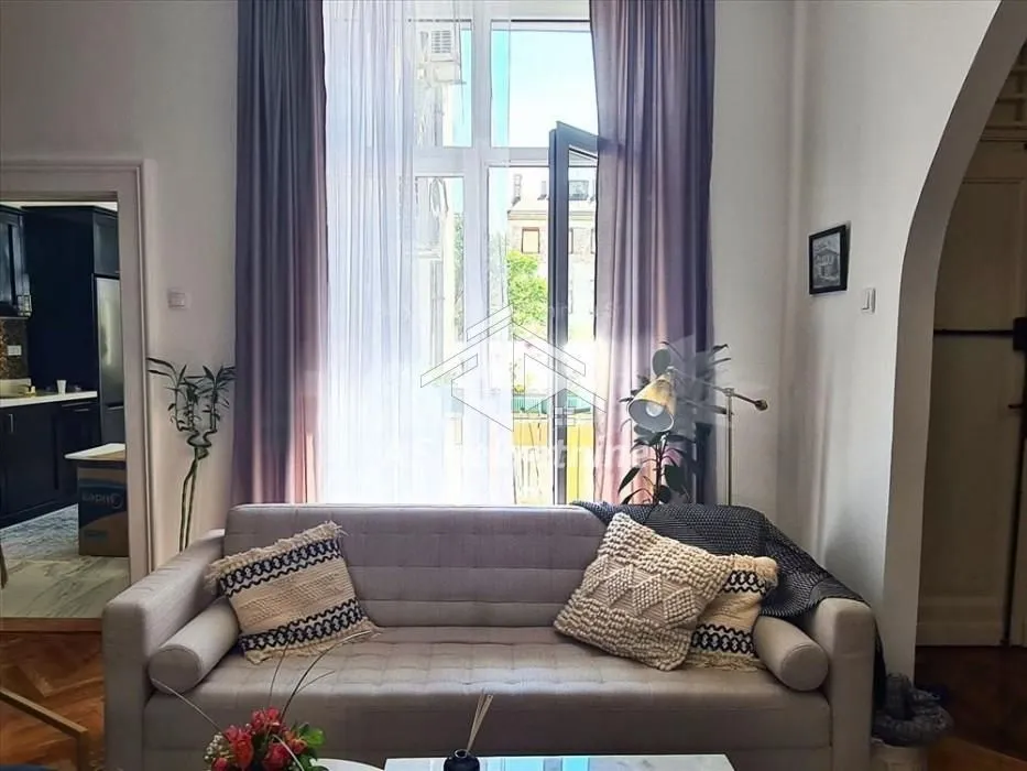 Izdavanje, trosoban stan, 94m², Savski Venac, Beograd