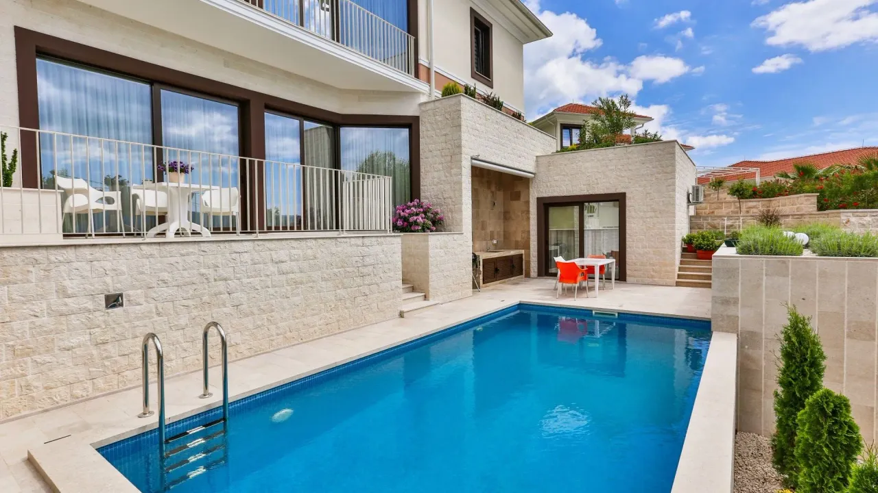 Sale, house, 240m², Tivat, Crna Gora