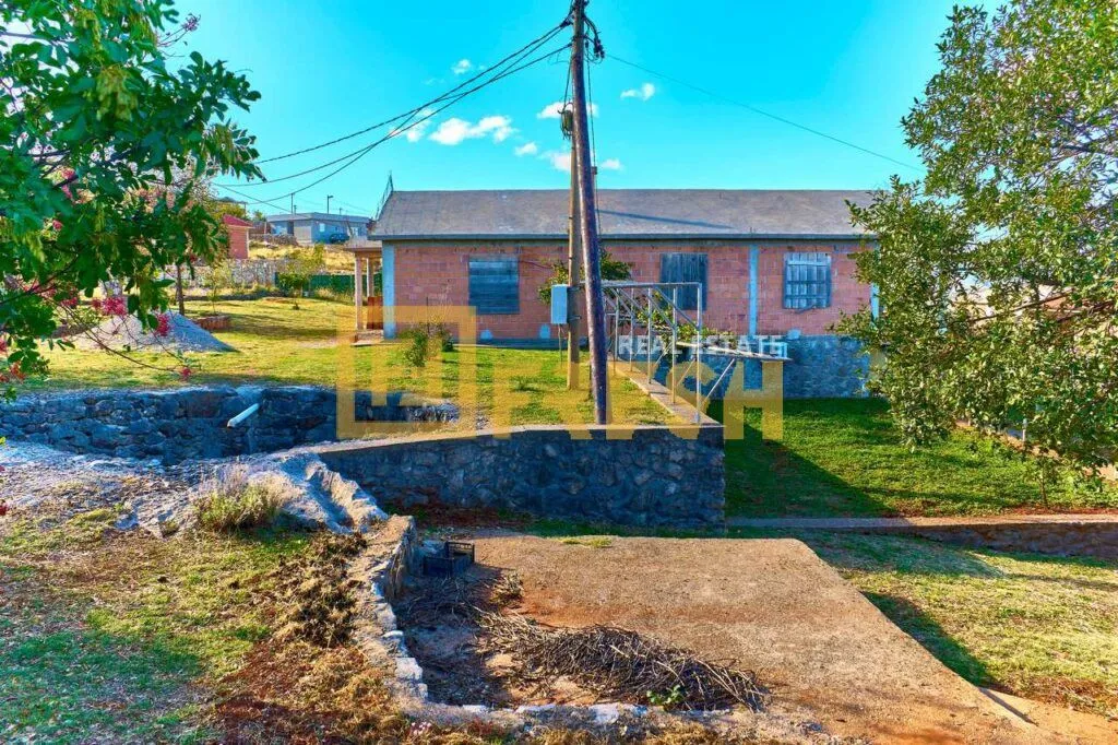 Sale, house, 190m², Kakaricka Gora, Podgorica