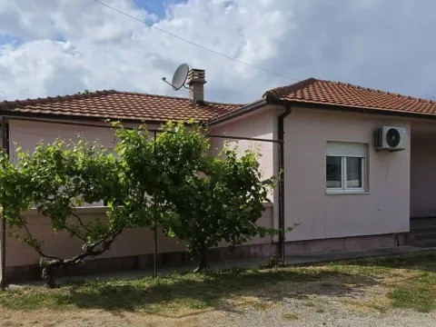 Kuća in Novo Selo
